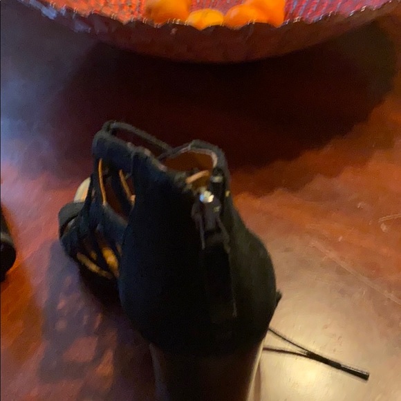 Shoes - Picture 3 of 4